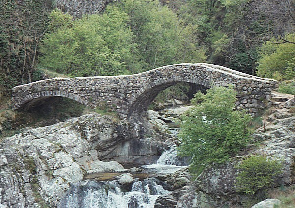 Jaujac, pont romain