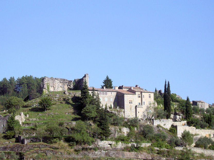Ucel, ruines du château XIe siècle 